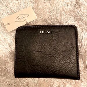 FOSSIL wallet, NWT, 3.5”/4” when closed